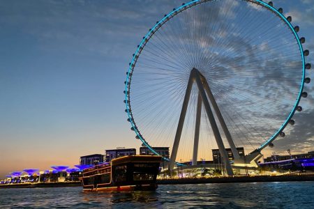 Dubai Marina: Dinner Cruise in a Traditional Boat